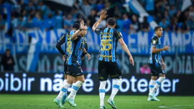 Carlos Vinícius, Weverton e Renato discursam no vestiário na vitória do Grêmio na Arena Grêmio