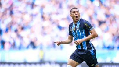 Pessoas próximas de Carlos Vinícius se manifestam sobre possível acerto com o Vasco Carlos Vinícius, atacante do Grêmio