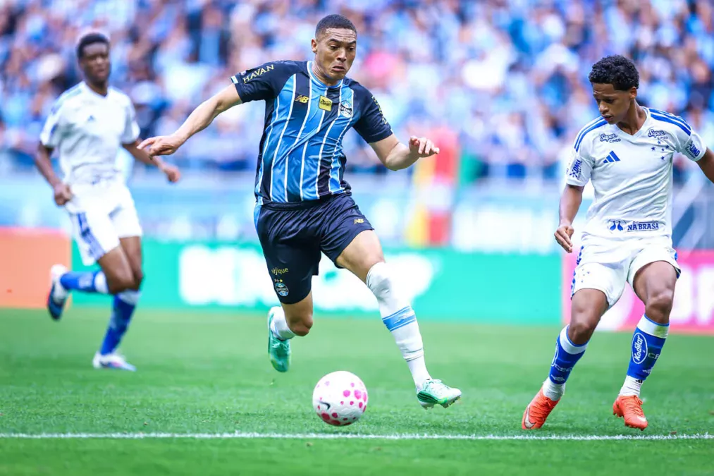 Carlos Vinícius, atacante do Grêmio