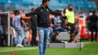 Últimas do Grêmio: atualização do caso Mendes, dois retornos e bronca ao vivo Alexandre Mendes, auxiliar técnico do Grêmio