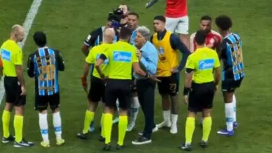 Pediu cartão? Novo vídeo mostra ação curiosa de Renato após o Gre-Nal Grêmio hoje