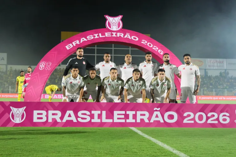 Inter perde por 2x0, vê rival abrir quatro pontos e pode cair para 18º Matheus Cunha, goleiro do Inter; Alerrandro, atacante do Inter; Gabriel Mercado, zagueiro do Inter; Juninho, zagueiro do Inter; Thiago Maia, meio-campista do Inter; Matheus Bahia, lateral do Inter; Braian Aguirre, lateral do Inter; Bruno Gomes, lateral do Inter; Bernabei, lateral do Inter; Villagra, meio-campista do Inter; Vitinho, atacante do Inter; e Bruno Henrique, meio-campista do Inter