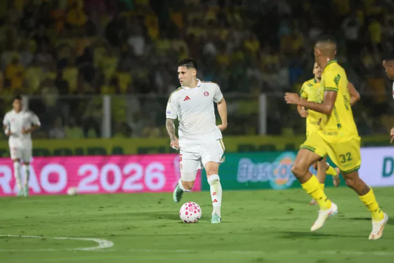 Villagra, meio-campista do Inter