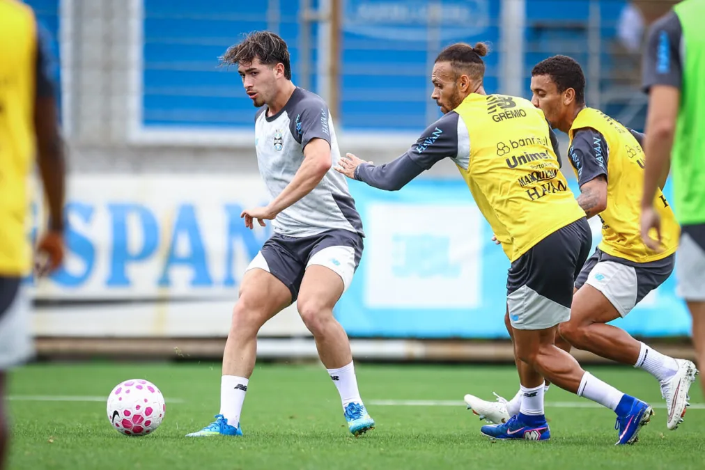 Braithwaite, atacante do Grêmio e Marcos Rocha, lateral do Grêmio