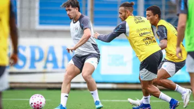 Braithwaite, atacante do Grêmio e Marcos Rocha, lateral do Grêmio