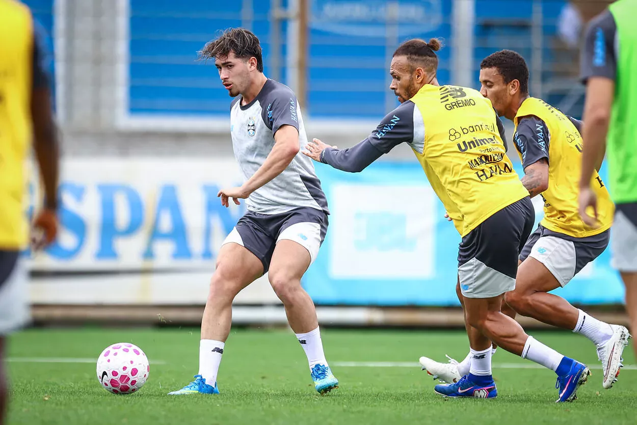 Braithwaite, atacante do Grêmio e Marcos Rocha, lateral do Grêmio