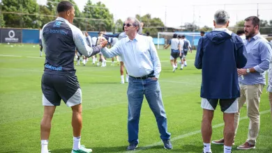 Em momento de pressão, Grêmio anuncia coletiva de imprensa de dois jogadores Odorico Roman Jr, presidente do Grêmio; Carlos Vinícius, atacante do Grêmio; e Rafael Lima, diretor de futebol do Grêmio