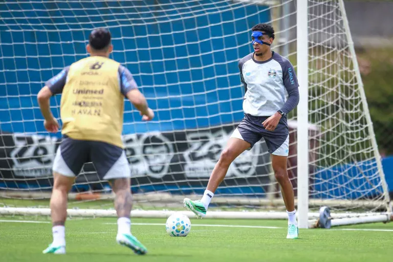 Wallace, zagueiro do Grêmio